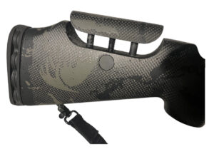 La crosse sur l’arme testée est dotée d’un système d’ajustement vertical de la crête de l’appui joue qui peut être activé au seul touché du bouton poussoir.